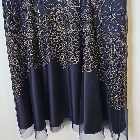 Tahari Arthur S. Levine, navy blue with gold floral print dress. Size 16. - Picture 3 of 4
